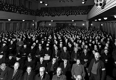 Altersversammlung des Zürcher Gewerkschaftskartell am 4. Januar 1951 im grossen Saal des Volkshauses (Foto: Ernst Köhli)