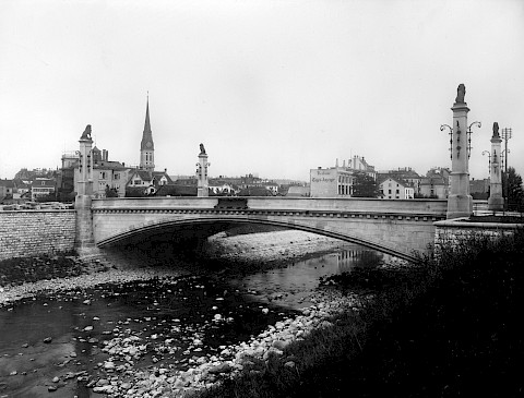 Die Stauffacherbrücke mit den vier bronzernen Löwen um 1905