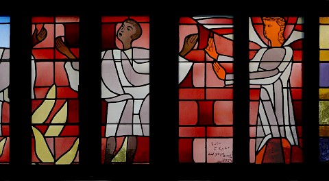 Ausschnitt aus dem Kirchenfenster-Fries von Ferdinand Gehr