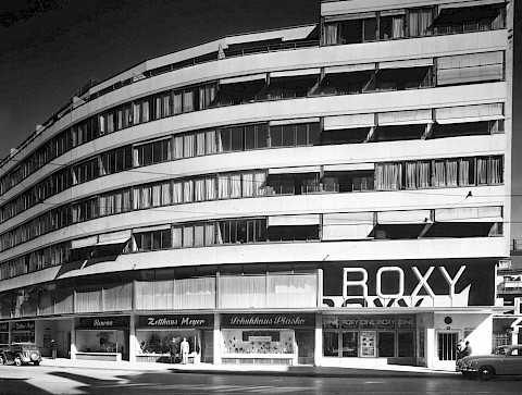 Das 1932 erstellte Zetthaus der Architekten Rudolf Steiger und Carl Theodor Hubacher mit dem Kinoeingang des «Roxy»